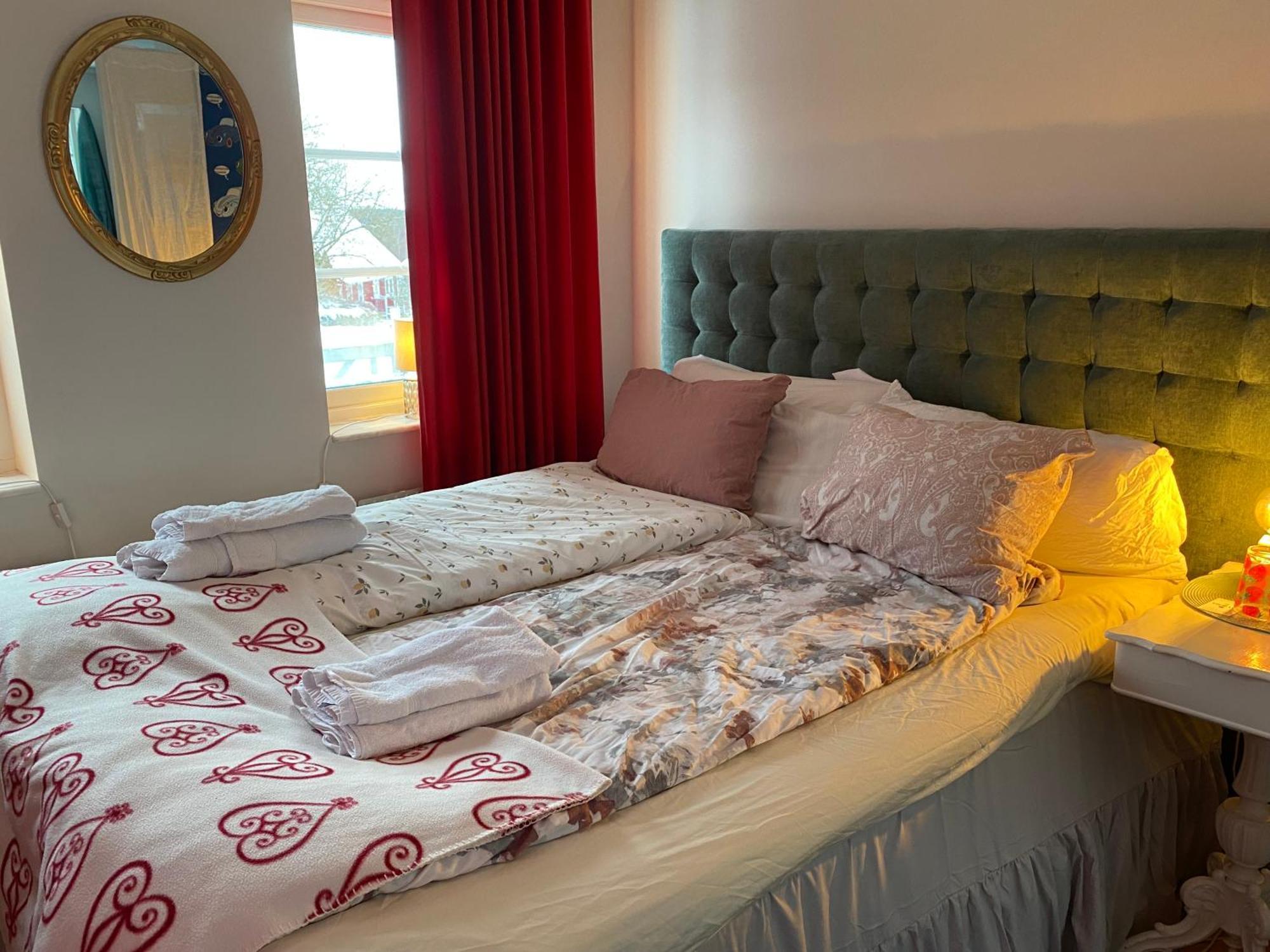 Hotel In Svalsaeter, Kallfors, Jaerna, Stockholm, 5 Min To Golf & 15 Min To Ytterjaerna Concerts Extérieur photo